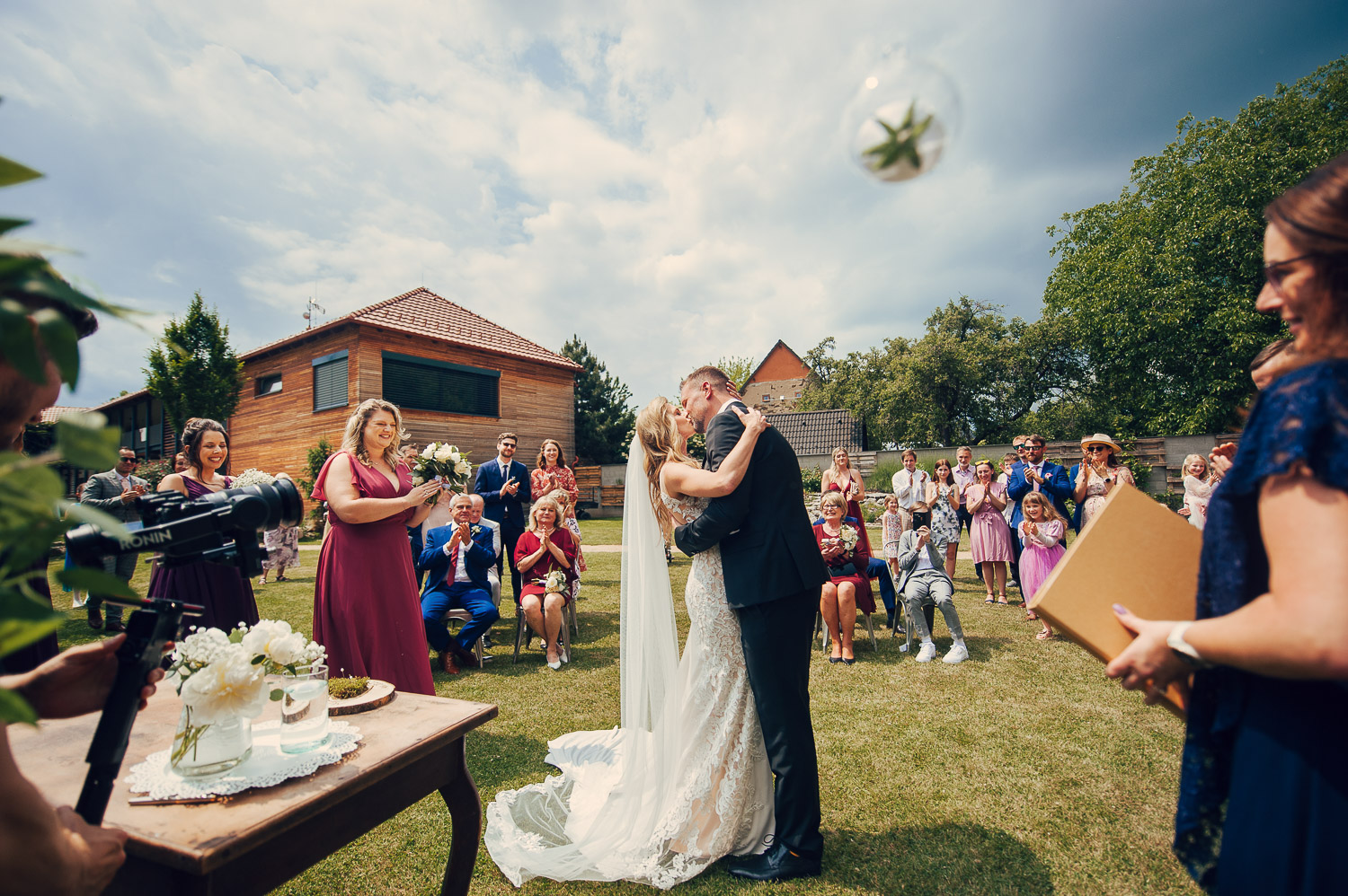 statek u prahy obrad novomanzelsky polibek