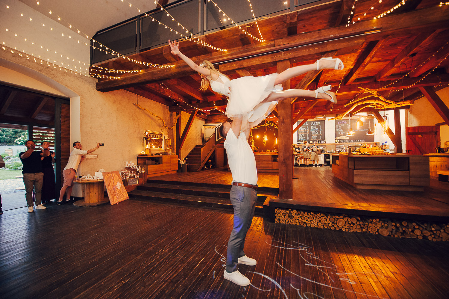 statek u prahy prvni novomanzelsky tanec